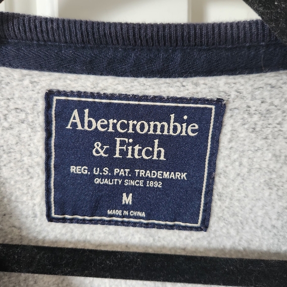 ABERCROMBIE & FITCH Gray charcoal crewneck sweater Size M - Picture 3 of 5